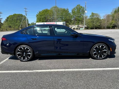 Used 2024 BMW 540i xDrive w/ M Sport Package image 5