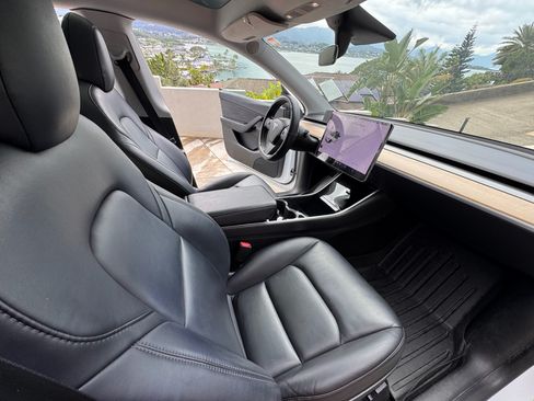 Used 2021 Tesla Model Y Long Range image 16