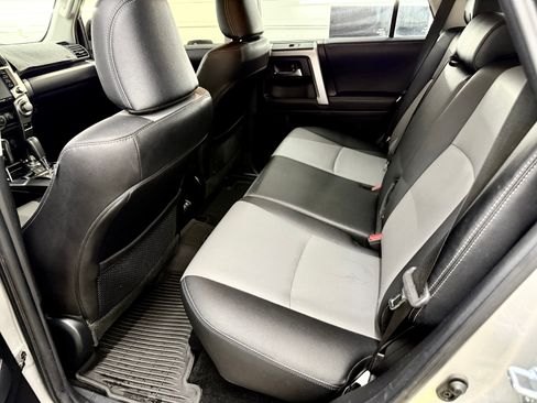 Used 2022 Toyota 4Runner SR5 Premium image 9