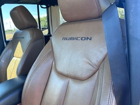 Used 2016 Jeep Wrangler Unlimited Rubicon w/ Connectivity Group image 6
