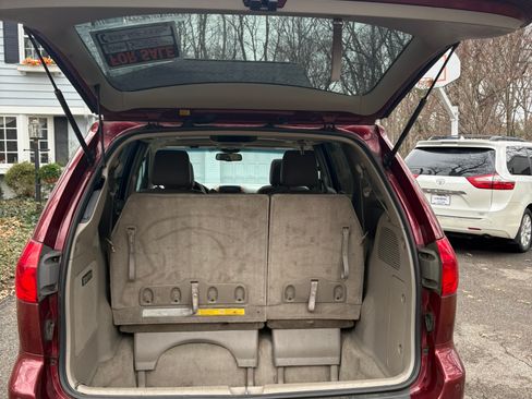 Used 2010 Toyota Sienna XLE Limited image 16