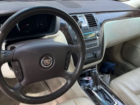 Used 2009 Cadillac DTS Performance image 10