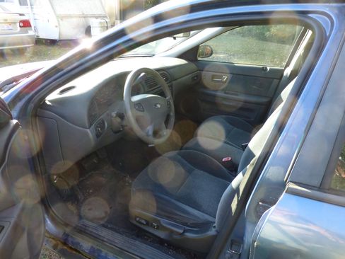 Used 2002 Ford Taurus SE FWD image 6