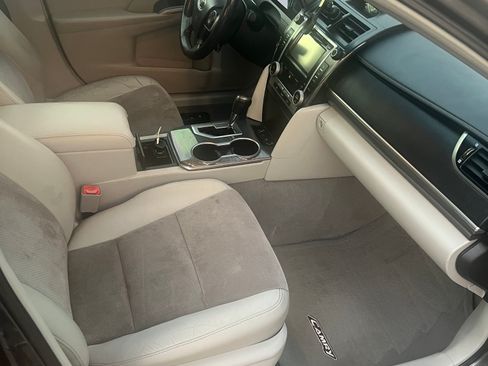 Used 2013 Toyota Camry XLE w/ Leather Pkg FWD image 2