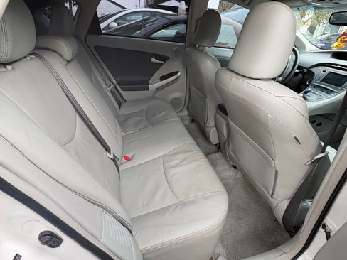 Used 2011 Toyota Prius Four w/ Solar Roof Pkg FWD image 2