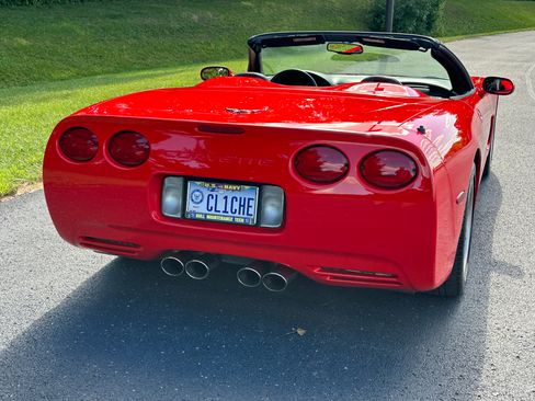 Used 1998 Chevrolet Corvette Convertible w/ Performance Handling Pkg RWD image 26