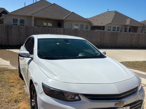 Used 2018 Chevrolet Malibu LT image 1