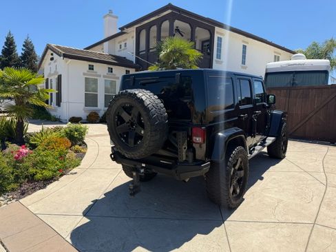 Used 2011 Jeep Wrangler Unlimited 70th Anniversary w/ Connectivity Group AWD/4WD image 5
