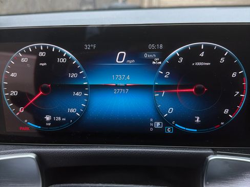 Used 2023 Mercedes-Benz GLB 250 250 4MATIC Sport Utility 4D image 11