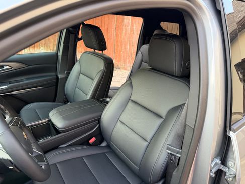 Used 2026 Chevrolet Traverse LT w/ Driver Confidence Package FWD image 12
