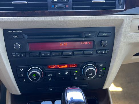 Used 2011 BMW 335i Convertible image 15