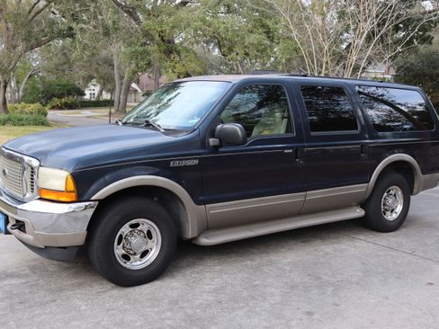 Used 2001 Ford Excursion Limited image 2