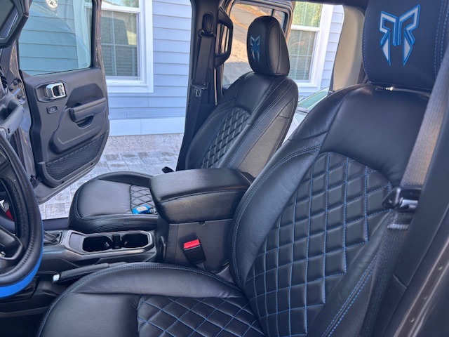 Used 2023 Jeep Gladiator Sport AWD/4WD image 19