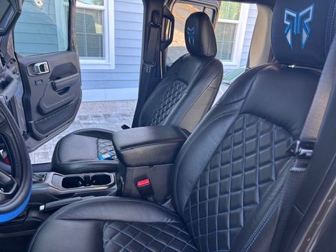 Used 2023 Jeep Gladiator Sport image 19