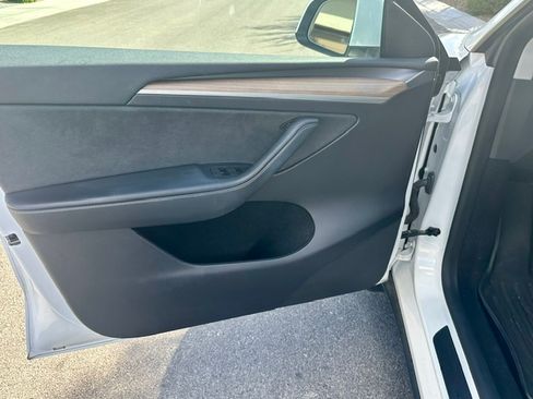Used 2023 Tesla Model Y AWD image 20