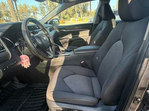 Used 2018 Toyota Camry LE FWD image 9