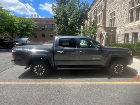 Used 2023 Toyota Tacoma TRD Off-Road AWD/4WD image 4