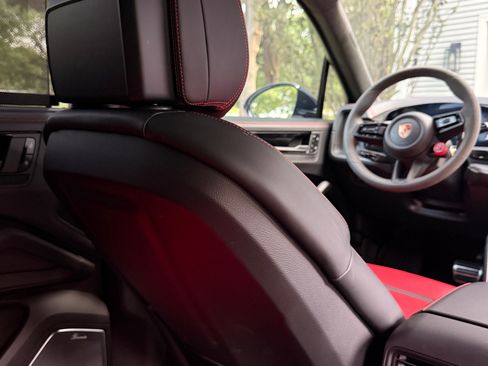 Used 2025 Porsche Cayenne GTS AWD/4WD image 13