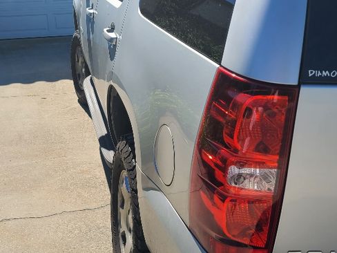 Used 2011 Chevrolet Tahoe LS image 16