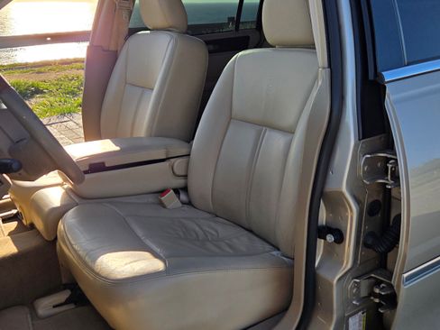 Used 2007 Lincoln Town Car Signature Limited image 15