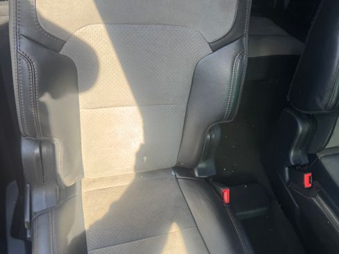 Used 2017 Ford Explorer XLT w/ Equipment Group 202A AWD/4WD image 17