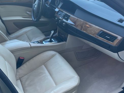 Used 2010 BMW 535i xDrive Wagon AWD/4WD image 8