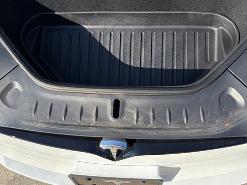 Used 2022 Tesla Model S Standard Range image 2