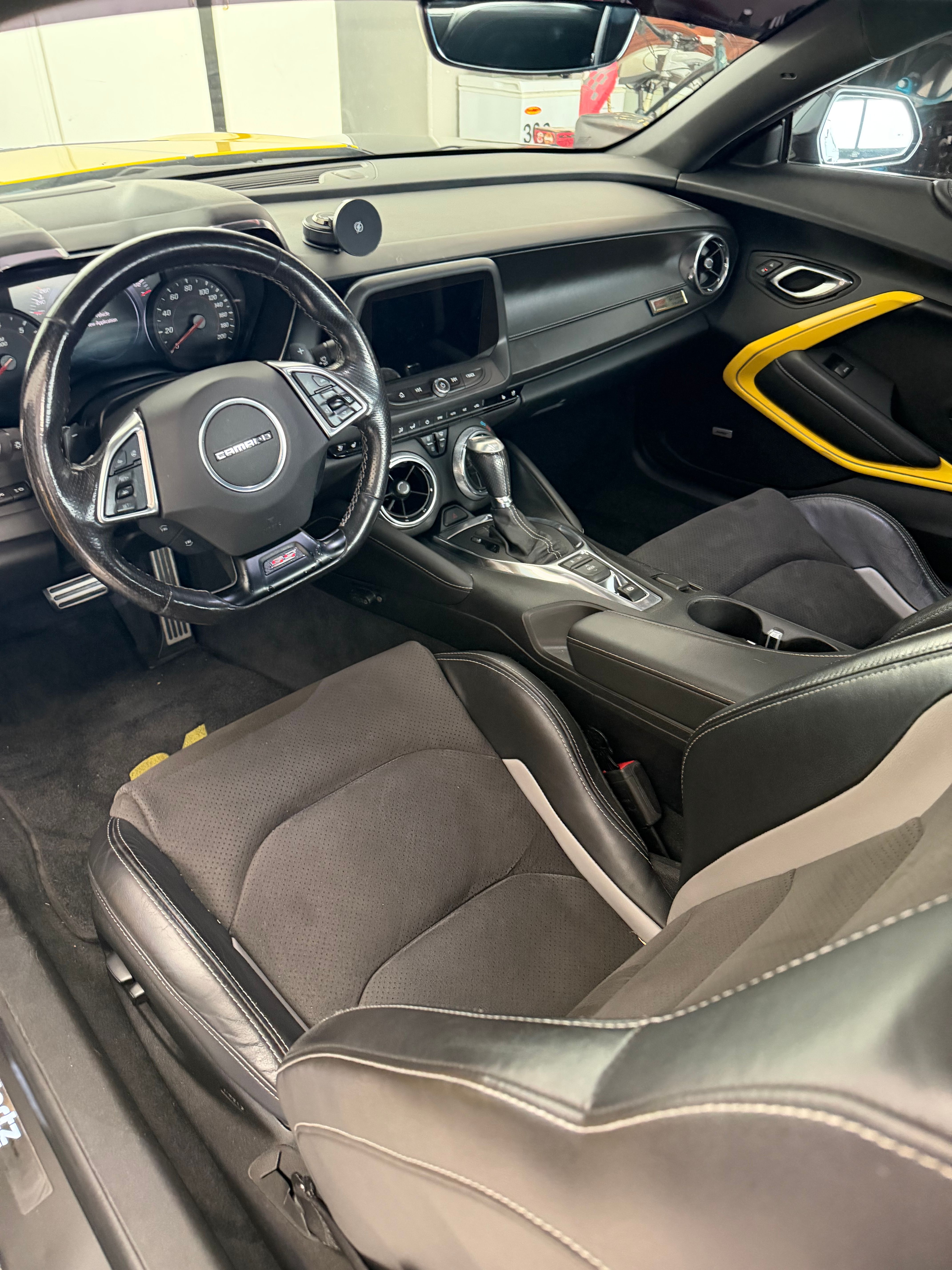 Used 2020 Chevrolet Camaro SS RWD image 6