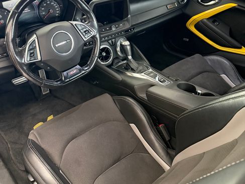 Used 2020 Chevrolet Camaro SS RWD image 6