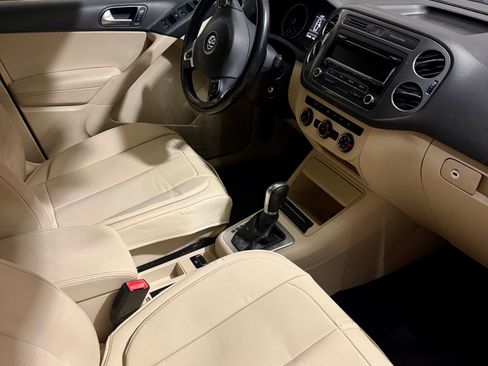 Used 2014 Volkswagen Tiguan SE image 17