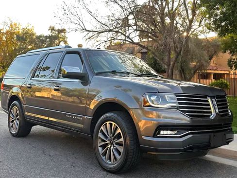 Used 2016 Lincoln Navigator L Reserve image 1