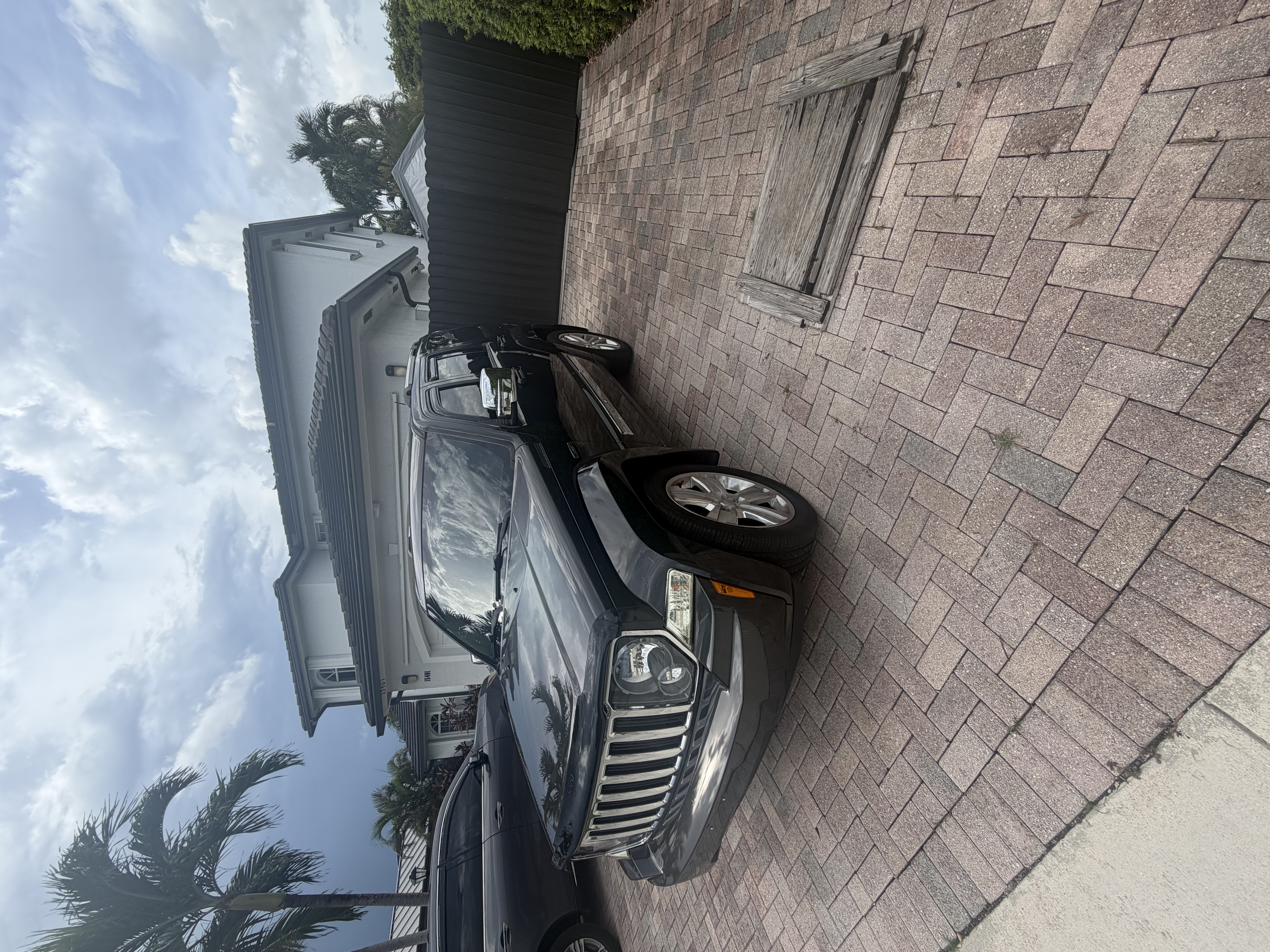 Used 2011 Jeep Liberty Sport AWD/4WD image 2