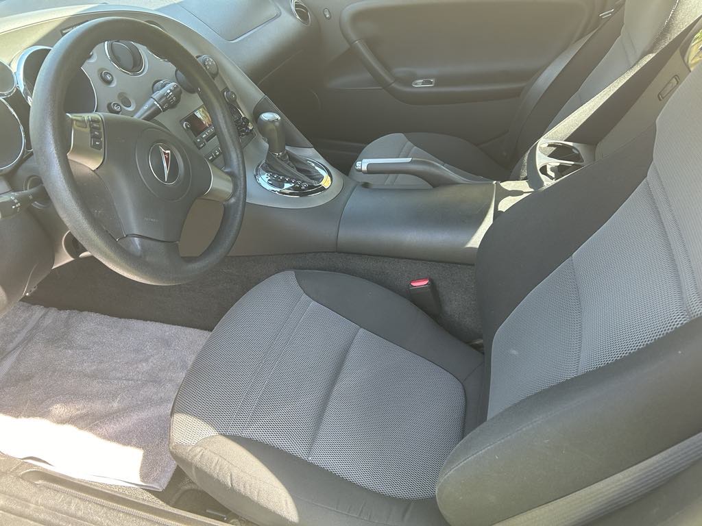Used 2007 Pontiac Solstice Convertible RWD image 12