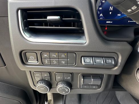 Used 2023 Chevrolet Suburban Premier w/ Premium Package image 22