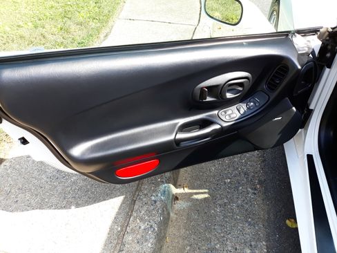 Used 2001 Chevrolet Corvette Coupe image 10