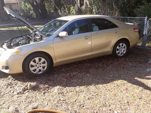 Used 2010 Toyota Camry LE image 6