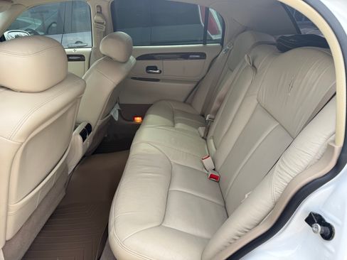 Used 2002 Lincoln Town Car Cartier image 6