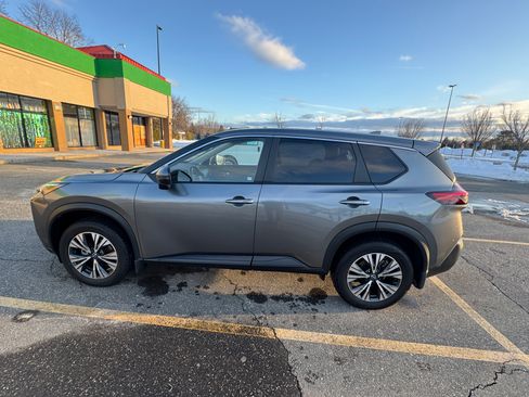 Used 2023 Nissan Rogue SV image 10