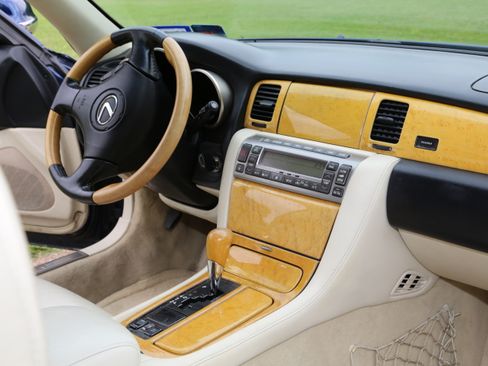 Used 2002 Lexus SC 430 Convertible image 16