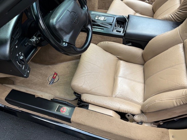 Used 1994 Chevrolet Corvette Coupe RWD image 9