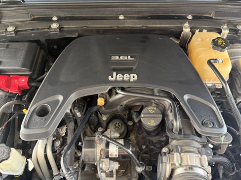 Used 2021 Jeep Wrangler Unlimited Rubicon AWD/4WD image 10