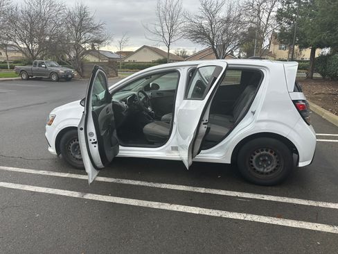 Used 2017 Chevrolet Sonic LT image 12