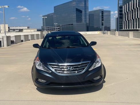 Used 2013 Hyundai Sonata SE w/ Navigation & Sunroof Pkg FWD image 2
