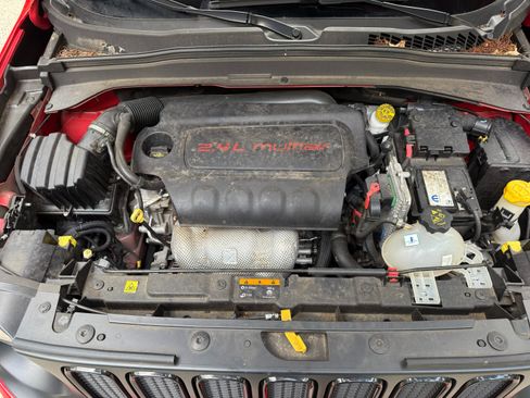 Used 2017 Jeep Renegade Altitude FWD image 19