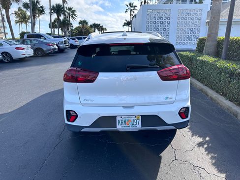 Used 2022 Kia Niro EX Premium image 5