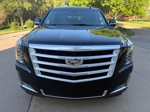 Used 2015 Cadillac Escalade Luxury AWD/4WD image 2