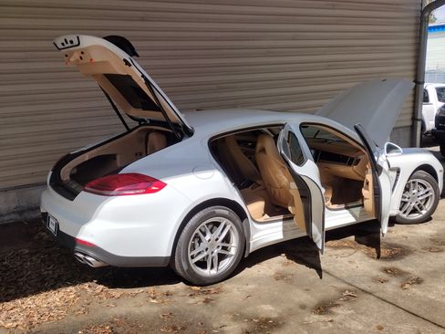 Used 2014 Porsche Panamera 4S Executive image 21