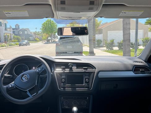 Used 2018 Volkswagen Tiguan S image 9