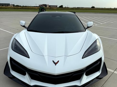 Used 2025 Chevrolet Corvette Z06 w/ Z07 Performance Package image 2