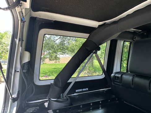 Used 2016 Jeep Wrangler Unlimited Rubicon image 29